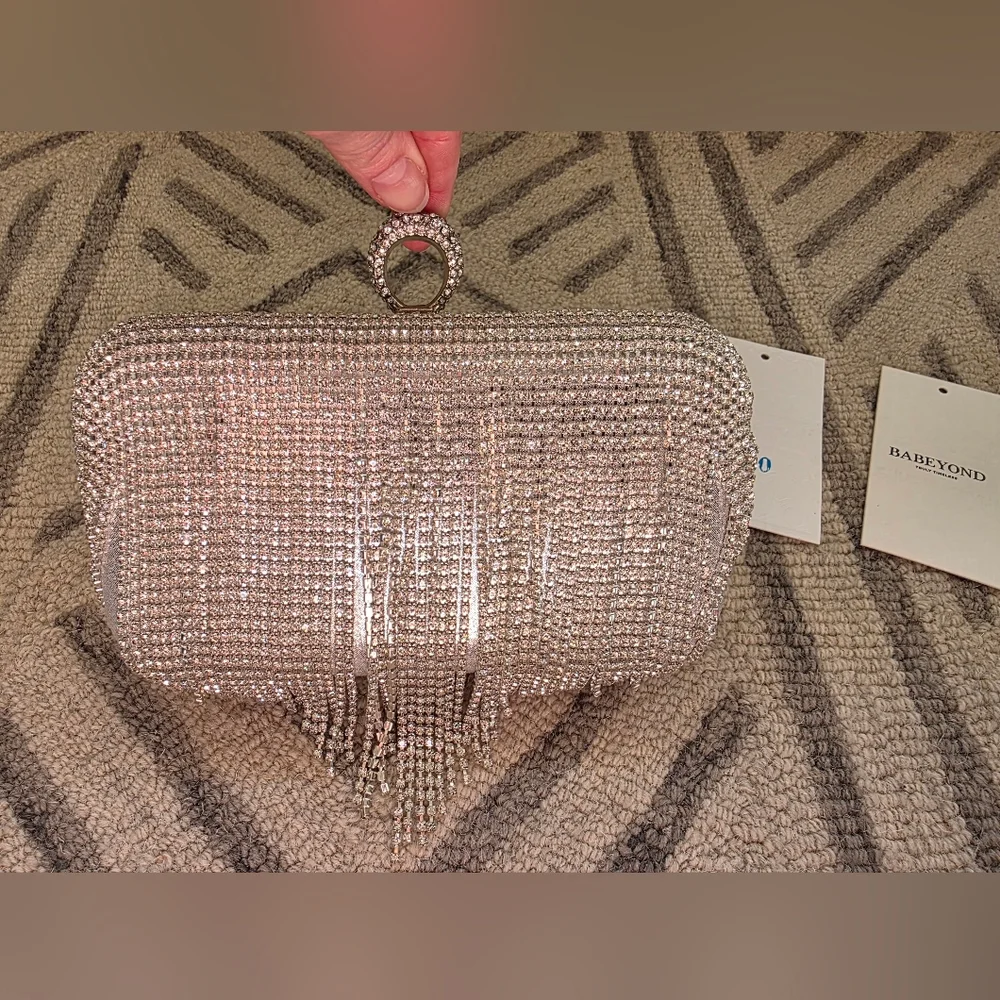 NWT Babeyond Heart Shaped Rhinestones Tassle Party Clutch - Picture 7 of 7
